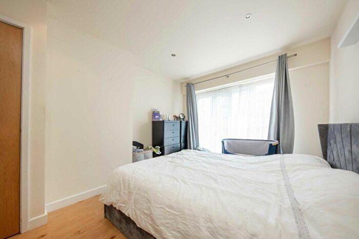 2 Bedroom Flat For Sale In Heritage Avenue, London, NW9