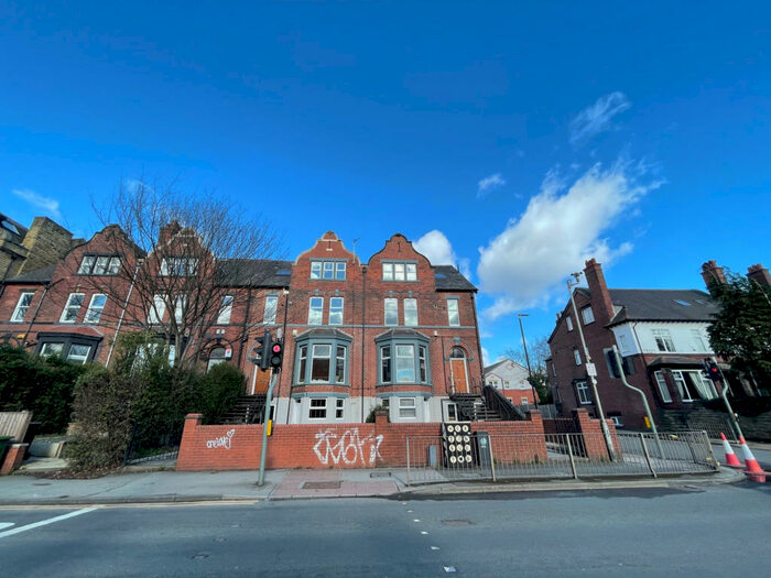 2 Bedroom Apartment To Rent In Cardigan Road, Leeds, West Yorkshire, LS6