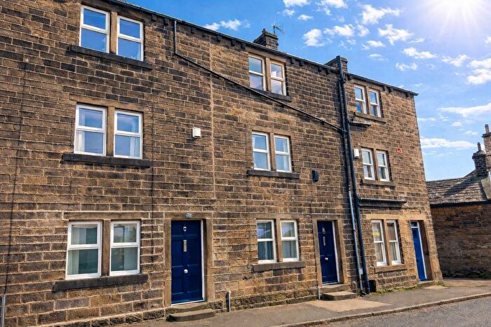 2 Bedroom Cottage For Sale In Thackley Road, Thackley, Bradford, BD10
