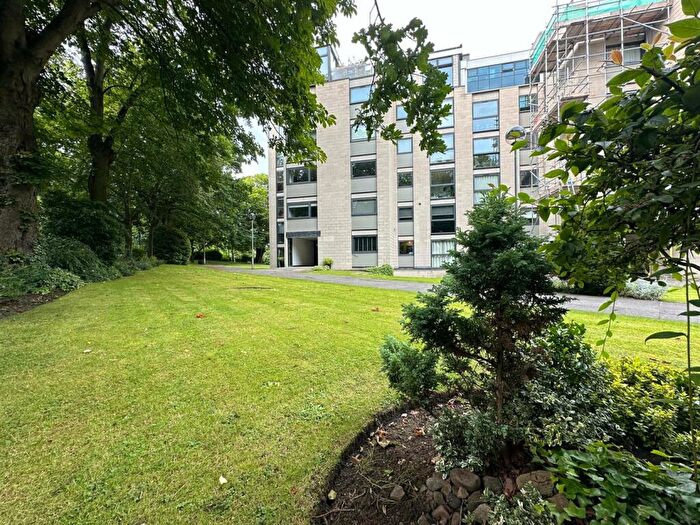 2 Bedroom Apartment To Rent In Lakeview Court, Roundhay, Leeds, LS8