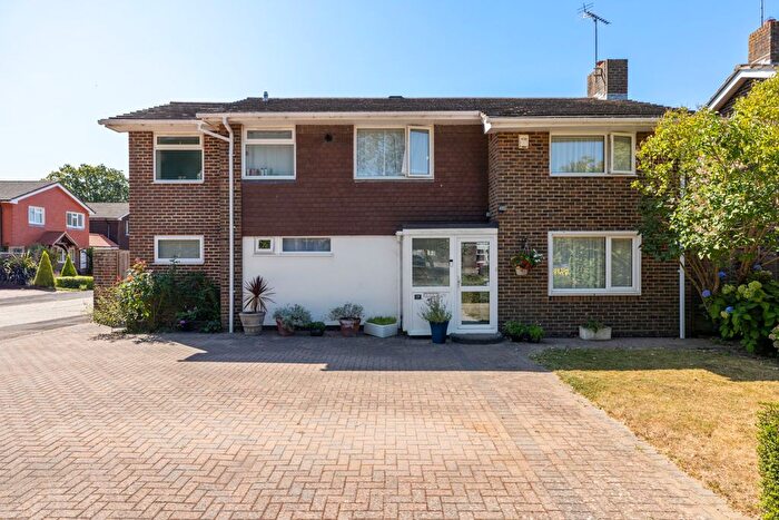 4 Bedroom Detached House For Sale In Roman Way, Chichester, PO19
