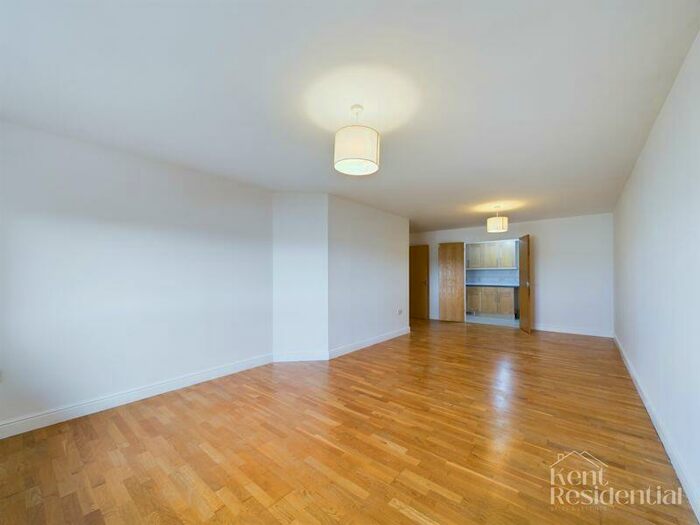 2 Bedroom Flat To Rent In Scotney Gardens, St Peters Street, Maidstone, Kent, ME16