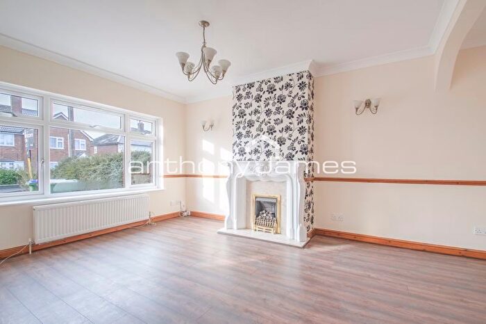 6 Bedroom Semi-Detached House To Rent In Long Lane, Bexleyheath, DA7