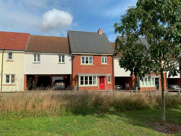 4 Bedroom Link Detached House To Rent In Ratcliffe Gate, Beaulieu Park, Chelmsford, CM1