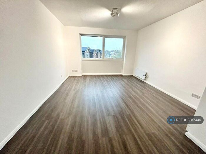 1 Bedroom Flat To Rent In Becton Court, London, SE25