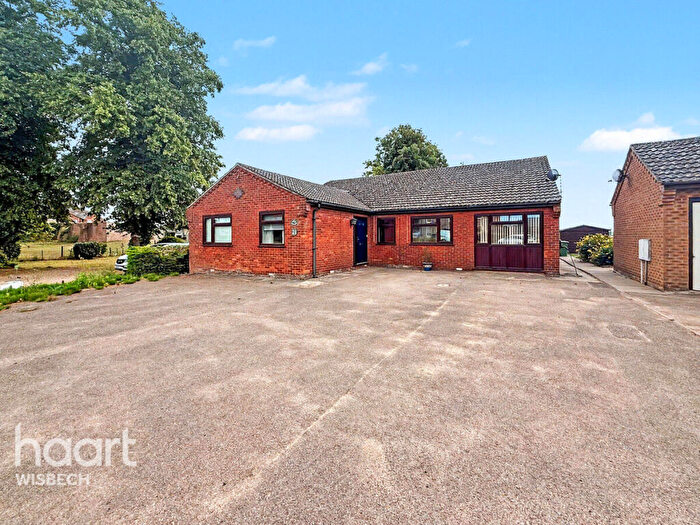 4 Bedroom Detached Bungalow For Sale In Leverington Common, Leverington, PE13