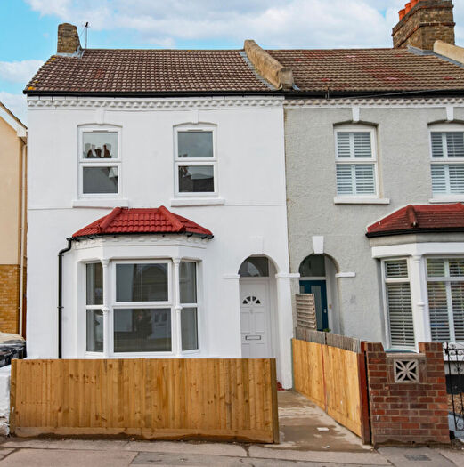 3 Bedroom End Of Terrace House For Sale In Southey Street, London, SE20
