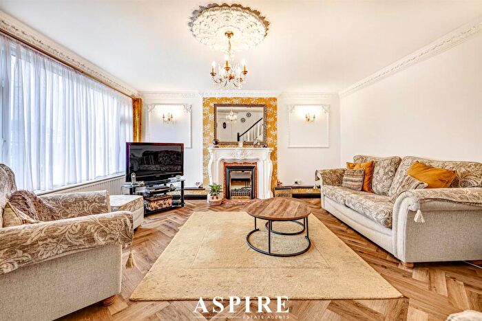 3 Bedroom Semi-Detached House For Sale In Video Presentation Inside - Woodside Avenue, Benfleet, SS7