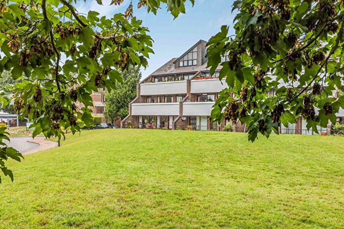 3 Bedroom Property For Sale In Tollhouse Close, Chichester, PO19