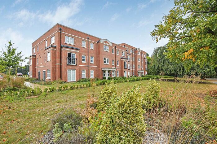 1 Bedroom Flat For Sale In Redland Way, Bricket Wood, St Albans, AL2