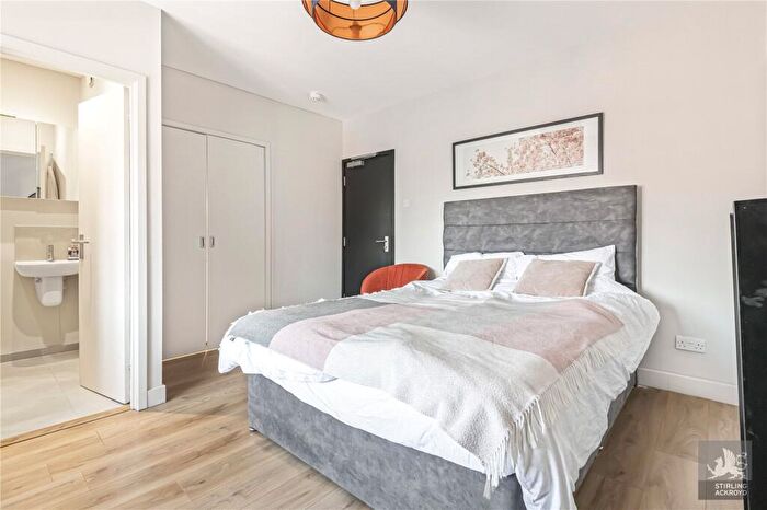 Studio To Rent In A Finchley Road, London, NW3