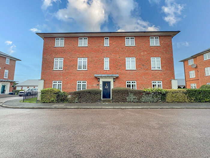 2 Bedroom Flat For Sale In Kelso Close, Rayleigh, SS6