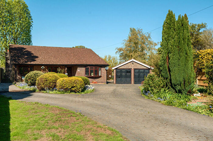 3 Bedroom Bungalow For Sale In Nash Grove Lane, Finchampstead, Wokingham, RG40
