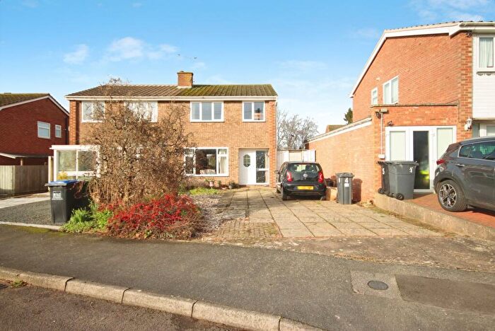 3 Bedroom Semi Detached House For Sale In Thornley Close, Leamington Spa, Warwickshire, CV31