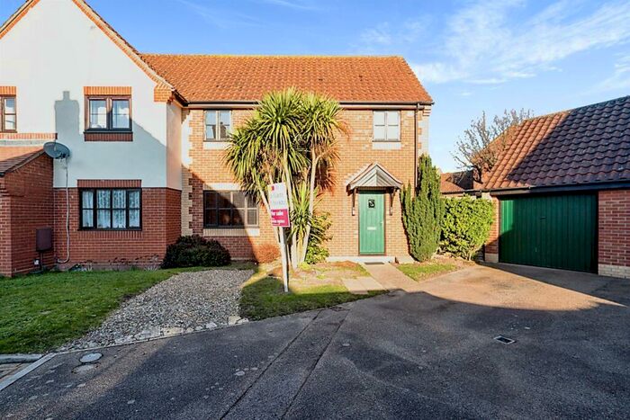 3 Bedroom Semi-Detached House For Sale In Woodhouse Close, Sheringham, NR26
