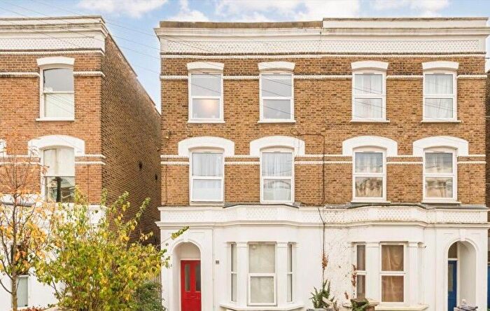 1 Bedroom Studio To Rent In Essex Road, Acton, W3