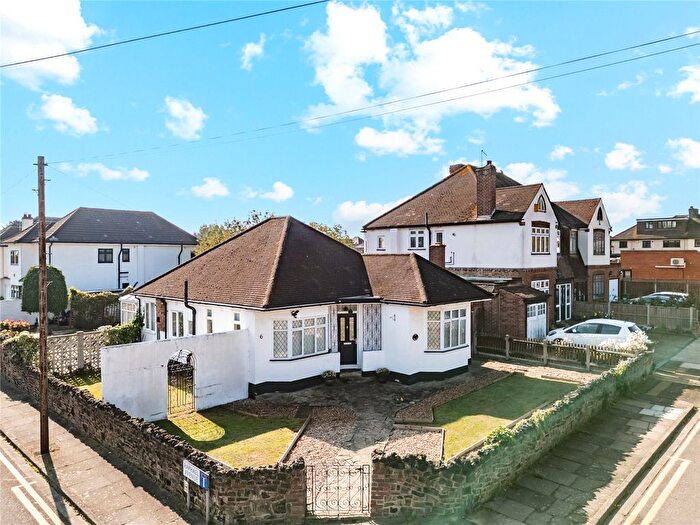 2 Bedroom Bungalow For Sale In Parkland Avenue, Romford, RM1