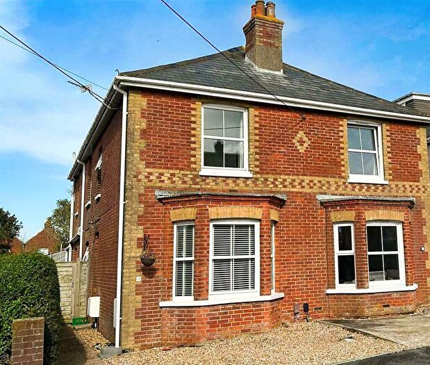 4 Bedroom Semi-Detached House To Rent In Albert Road, Gurnard, PO31