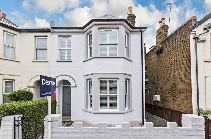 3 Bedroom Flat To Rent In Worple Road, London, SW20