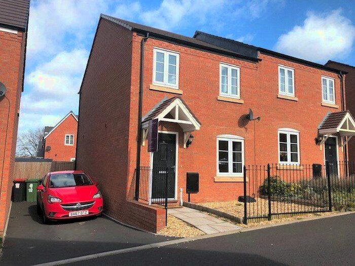 3 Bedroom Semi-Detached House To Rent In Thistly Leasow, Woodside, Telford, Shropshire, TF7