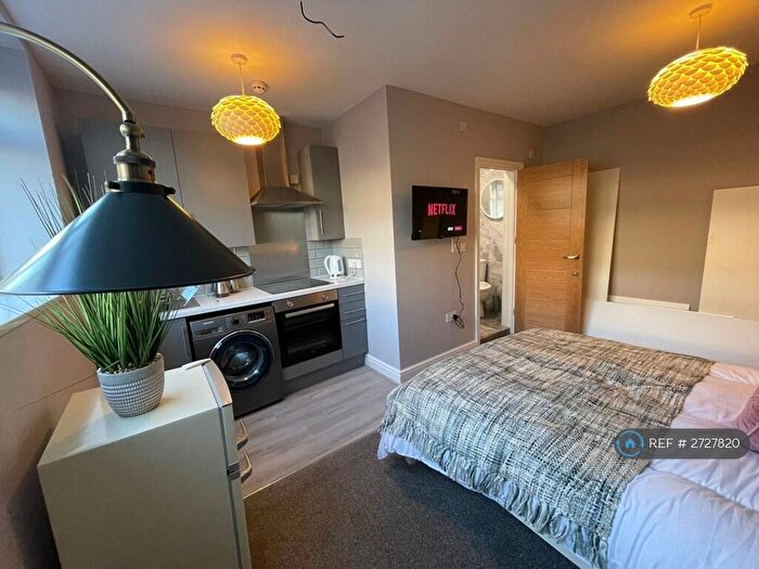 1 Bedroom Flat To Rent In Himley Road, Dudley, DY1