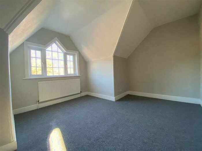 3 Bedroom Flat To Rent In Echo Square, Gravesend, DA12