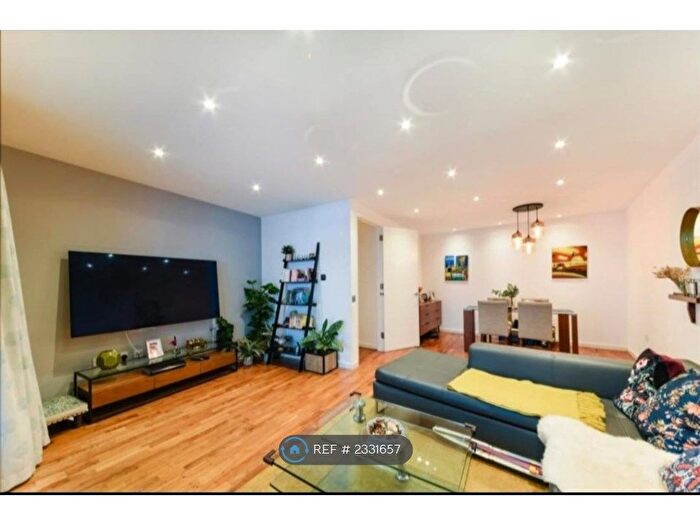 2 Bedroom Flat To Rent In London, London, E14