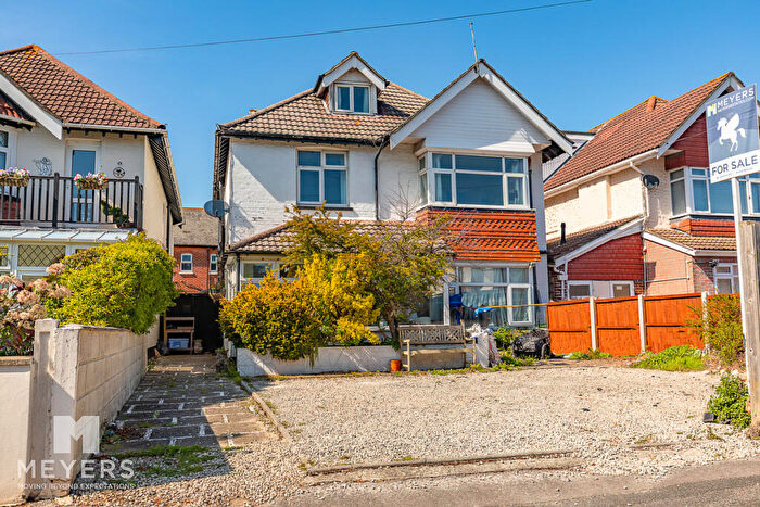 5 Bedroom Detached House For Sale In Kings Park Road, Bournemouth, BH7