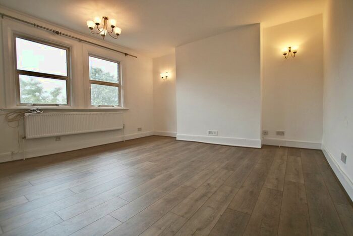 2 Bedroom Flat To Rent In Bromley Grove, Bromley, BR2