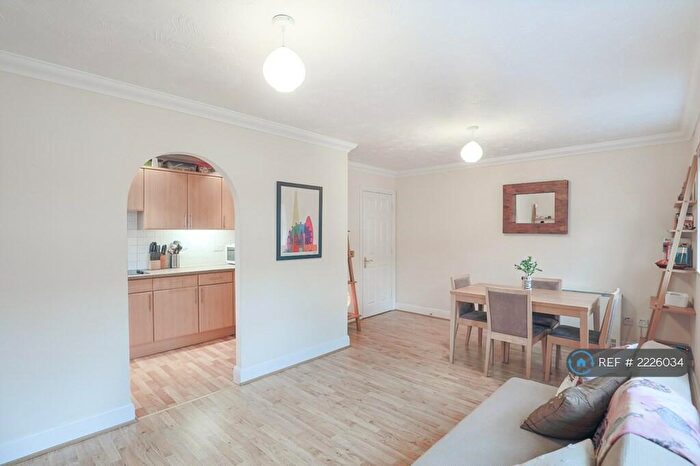 2 Bedroom Flat To Rent In Twig Folly Close, London, E2