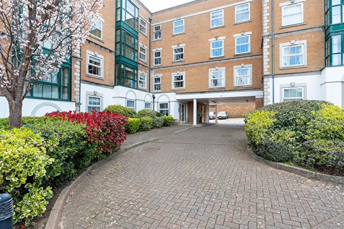 3 Bedroom Flat For Sale In Cowes, Isle Of Wight, PO31