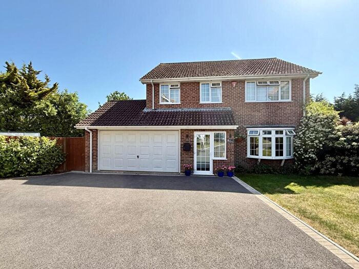 4 Bedroom Detached House For Sale In Chewton Lodge, Highcliffe On Sea, BH23