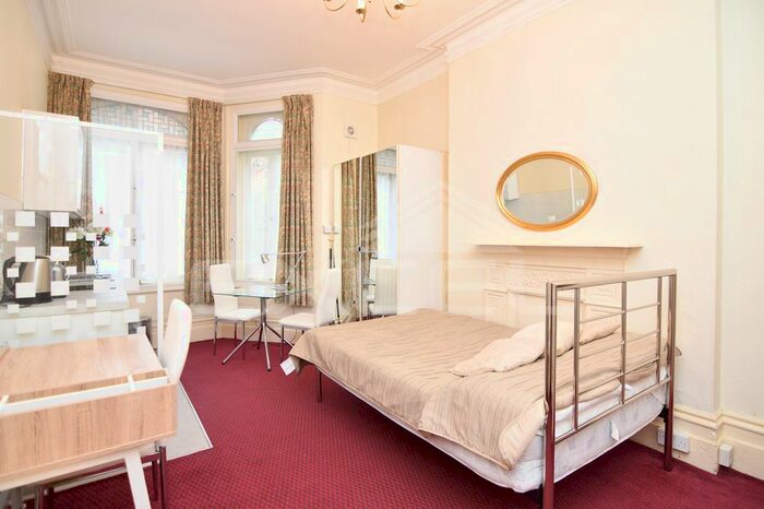 Studio To Rent In Canfield Gardens, South Hampstead, London, NW6