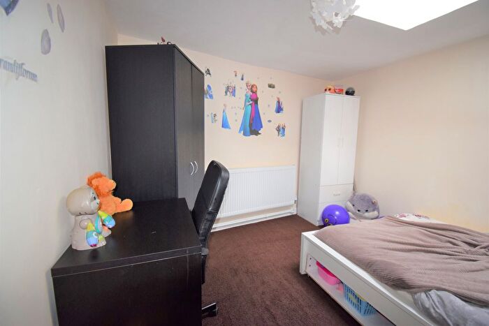 2 Bedroom Flat To Rent In Ilford, IG3