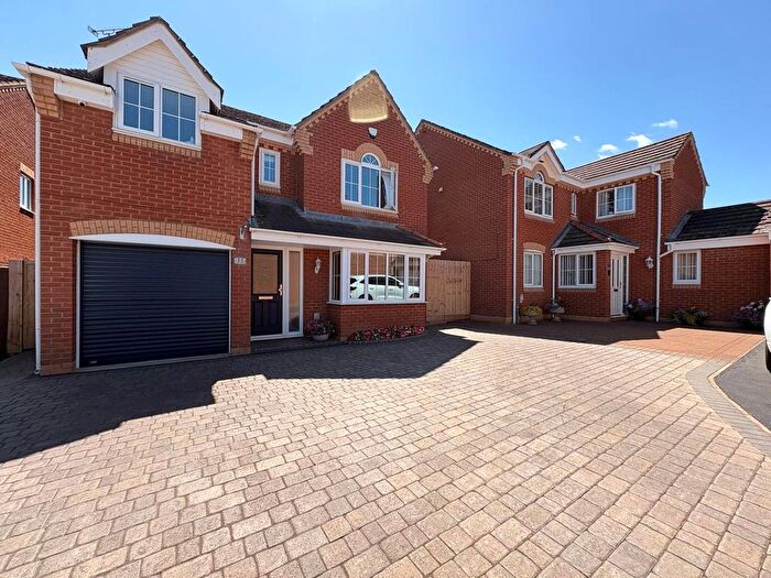 4 Bedroom Detached House For Sale In Middlewich Close, Daventry, Northamptonshire, NN11