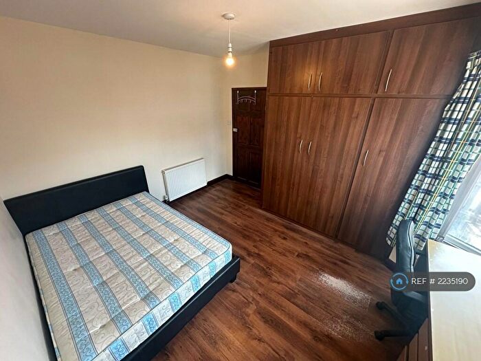 4 Bedroom Semi-Detached House To Rent In Bonnington Road, Leicester, LE2