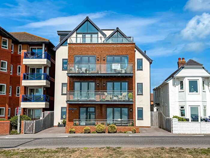 2 Bedroom Flat For Sale In Marine Parade East, Lee-On-The-Solent, PO13