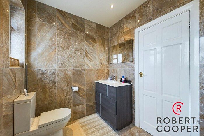 6 Bedroom Detached House To Rent In East Towers, Pinner, HA5
