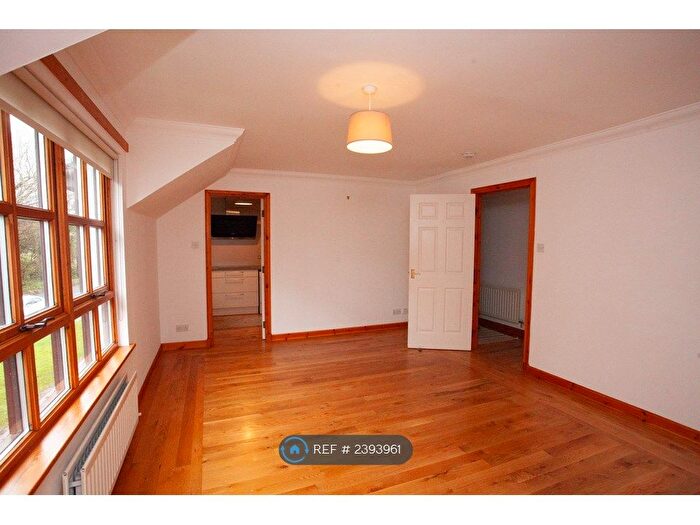 2 Bedroom Flat To Rent In Thistlebank, Bridge Of Weir, PA11