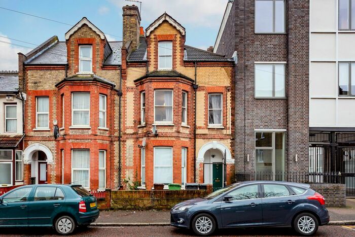 2 Bedroom Flat To Rent In Stainforth Road, Walthamstow, London, E17