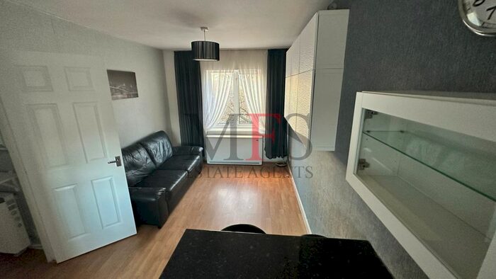 1 Bedroom Flat To Rent In Copthorne Mews, Hayes, UB3