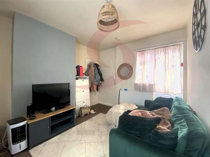 1 Bedroom Flat To Rent In Abbey Street, Market Harborough, Leicestershire, LE16
