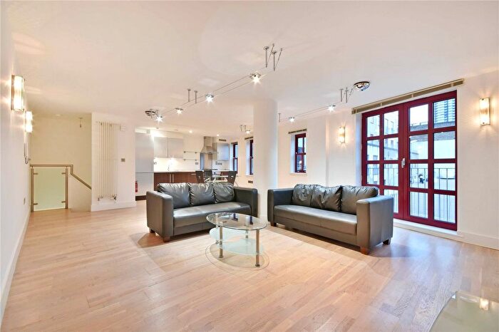 2 Bedroom Flat To Rent In Quaker Street, Shoreditch, E1