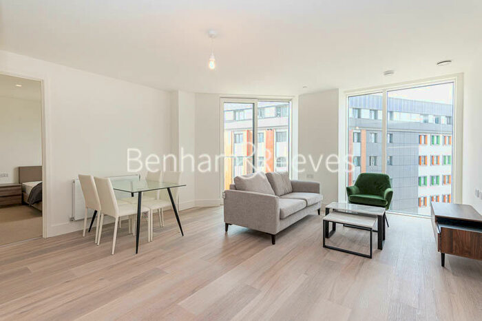 2 Bedroom Apartment To Rent In Daneland Walk, Highgate, N17