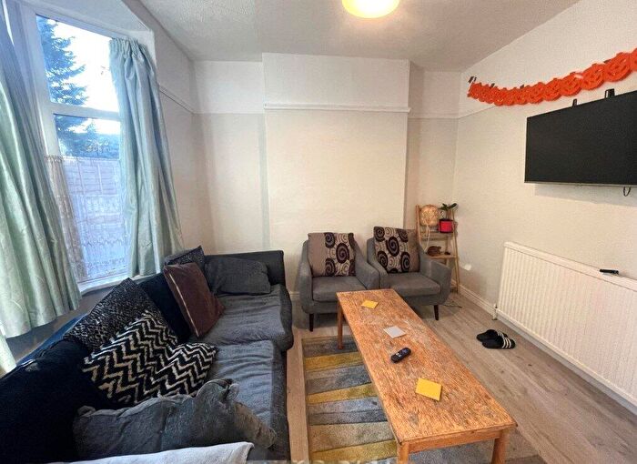 6 Bedroom Semi-Detached House To Rent In Bute Avenue, Lenton, Nottingham, NG7