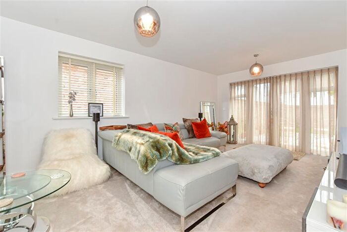 3 Bedroom Detached House For Sale In Seymour Drive, Marden, Tonbridge, Kent, TN12