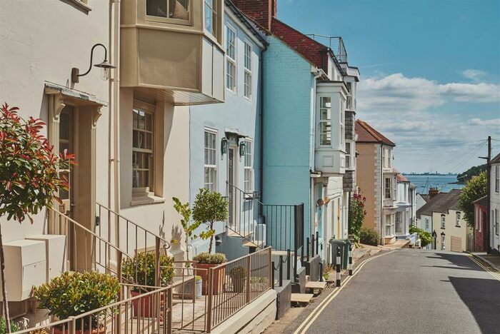 3 Bedroom Town House To Rent In Cowes, Isle Of Wight, PO31