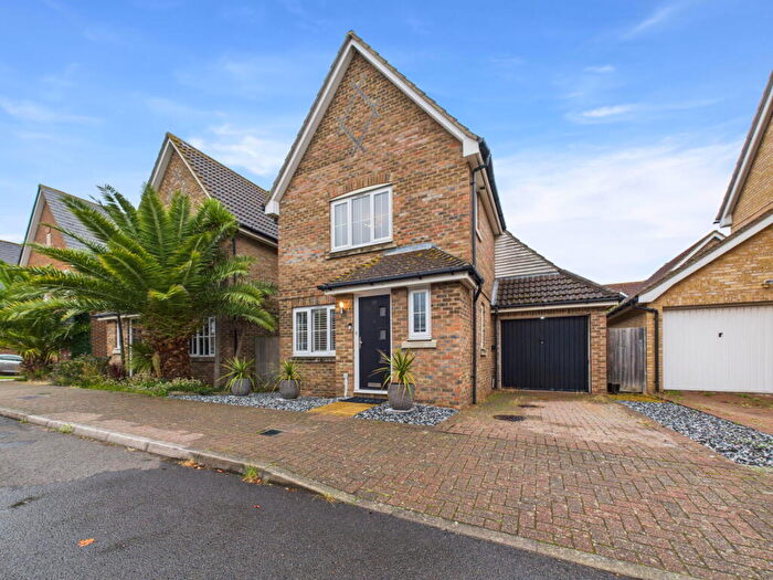 3 Bedroom Detached House For Sale In Woodlark Road, St Marys Island, ME4
