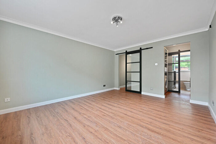 Studio To Rent In College Road, St. Albans, AL1