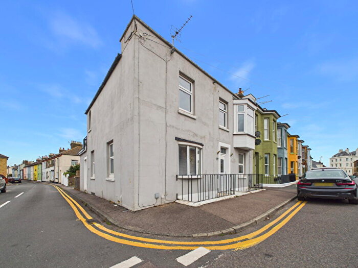 2 Bedroom Flat To Rent In Canada Road, Walmer, Deal, CT14